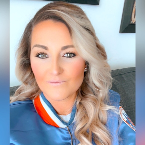 Meet your Posher, Nicole @Nickyr116 - Picture 1 of 1